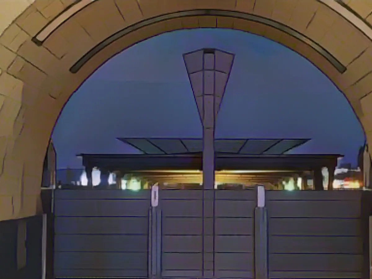 Heavy storm surge rises to 3.25 meters around 11:00 a.m.