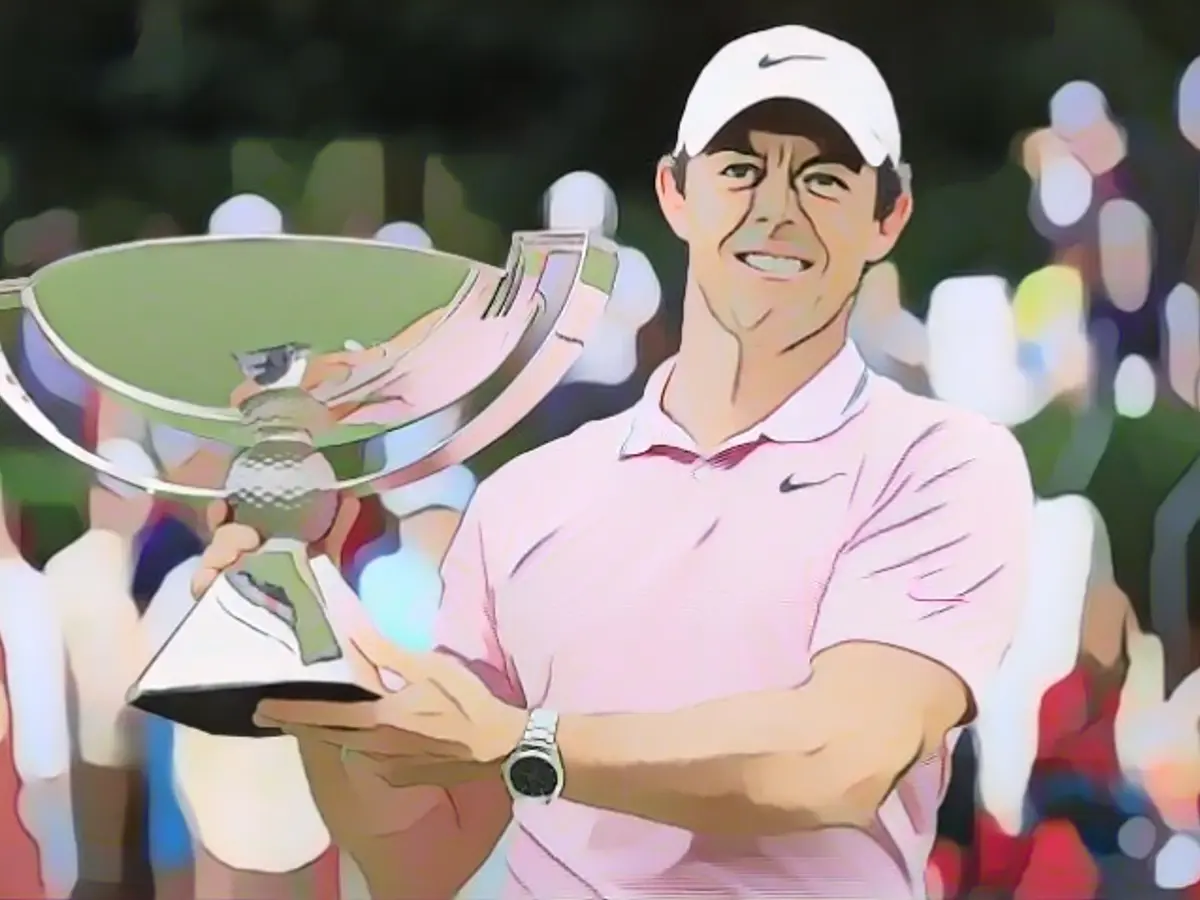 'I should have an autographed glove': Rory McIlroy hits dad with sloppy ball in Masters first round