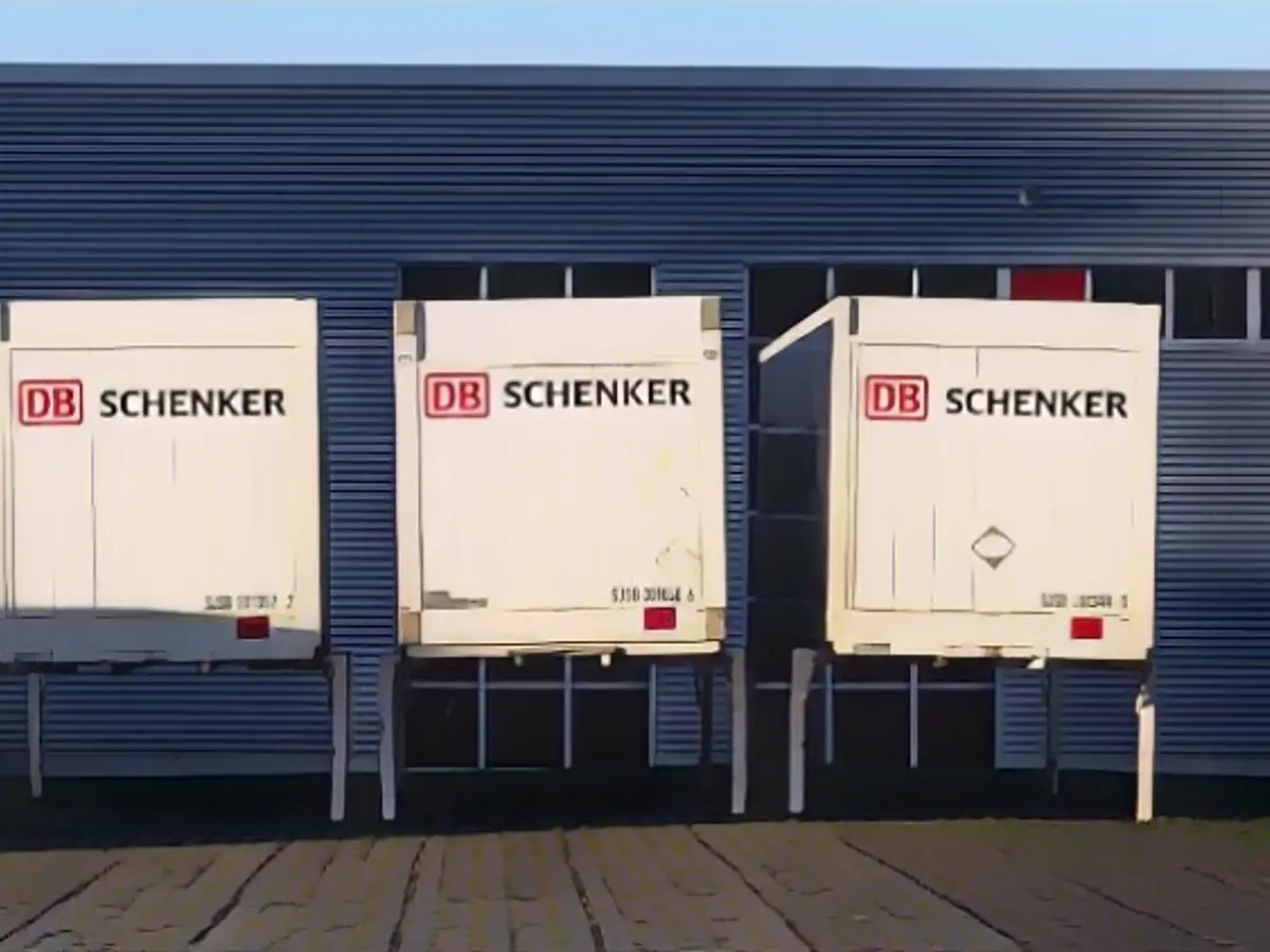 Deutsche Bahn seeks interested parties for billion-euro deal by advertisement