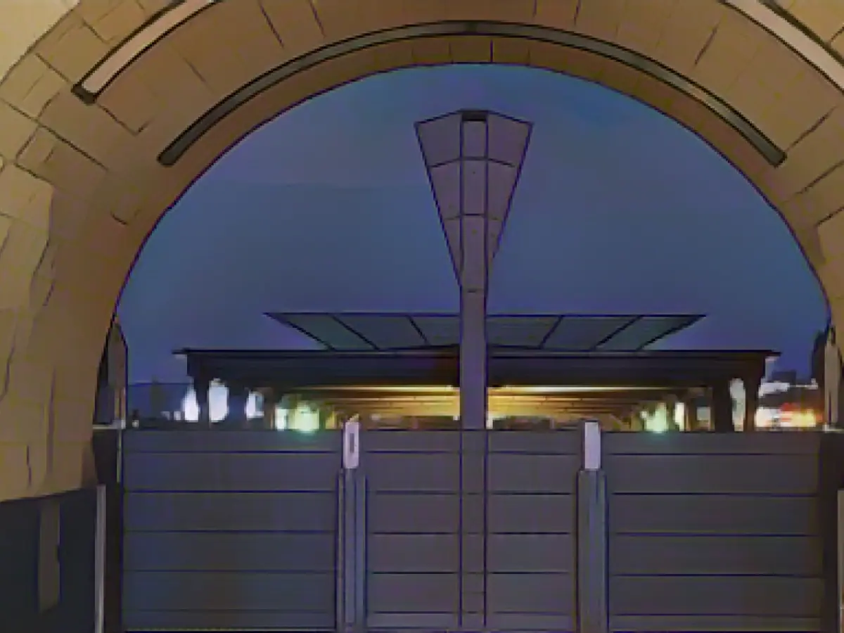 Heavy storm surge reaches a high of 3.33 meters