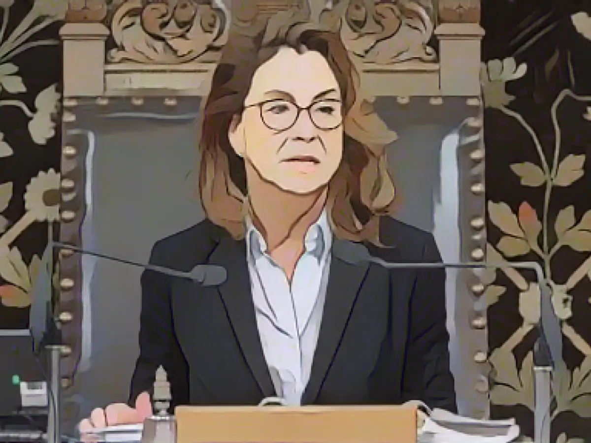 Citizens express their condolences to relatives of the victim