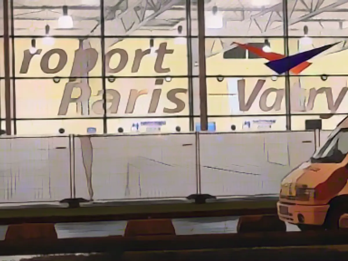 Suspicion of human trafficking: Two arrests after plane stops in France