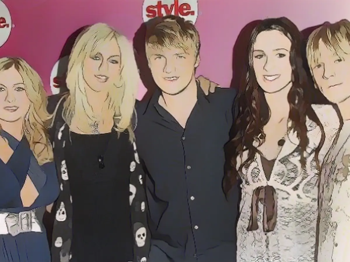 Aaron Carter's sister dies at 41