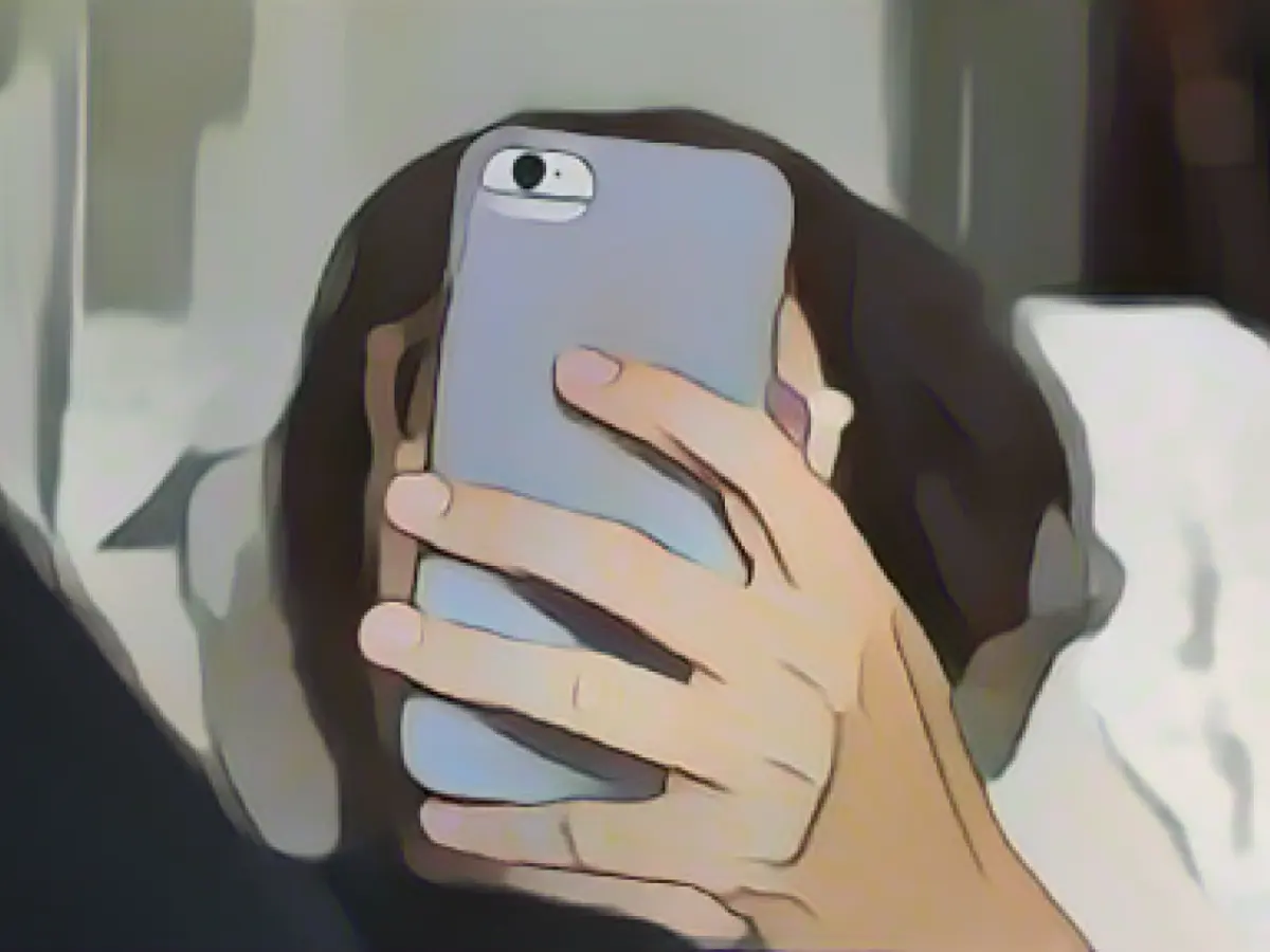 More than 40 percent say of themselves: I spend too much time on my cell phone