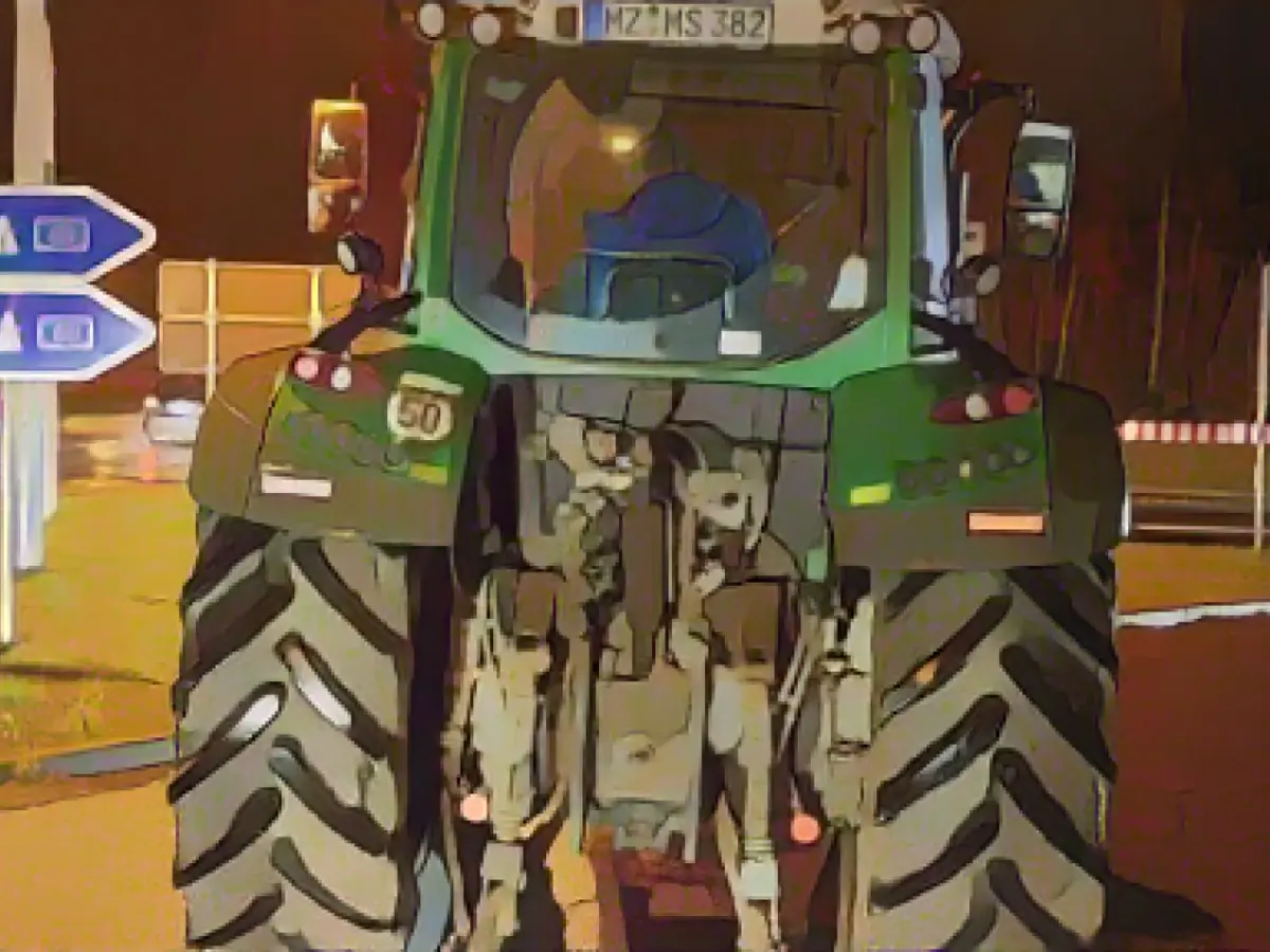 Farmers protest with 400 tractors in Hermeskeil