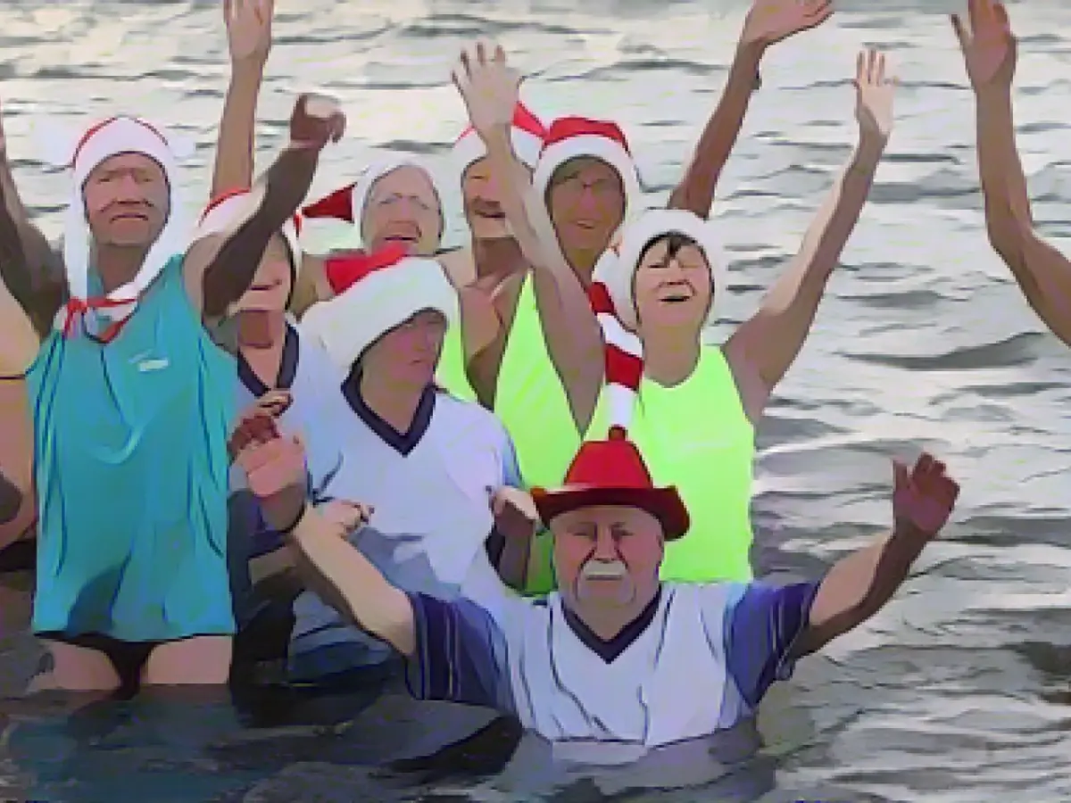 Christmas swimming of the "Pirrlliepausen" in Lake Senftenberg