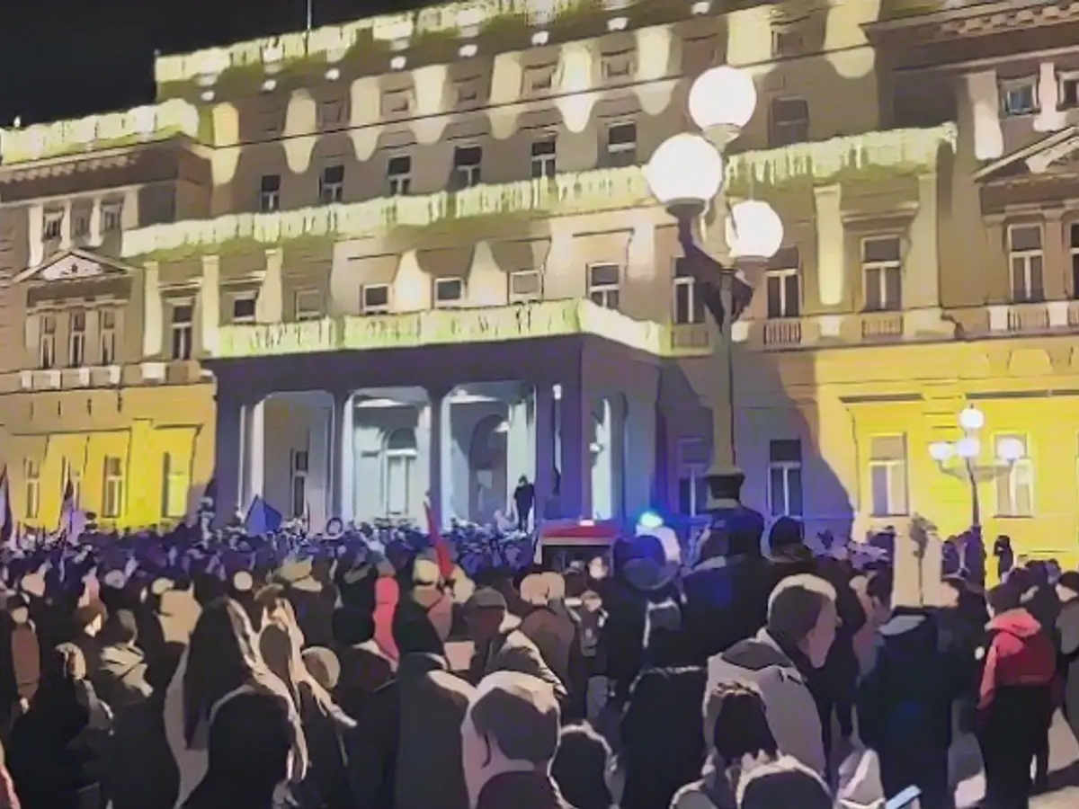 Protesters attack Belgrade City Hall