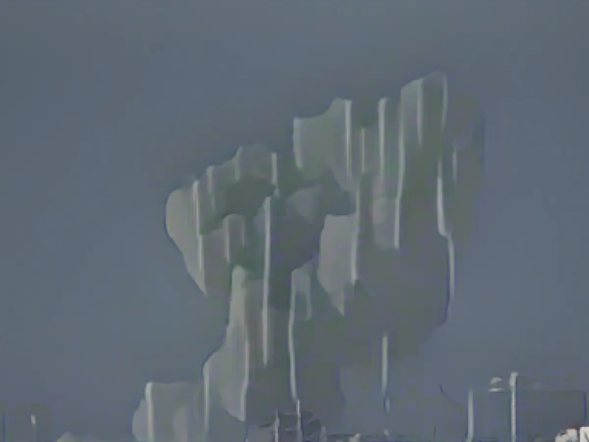 Israeli attacks in refugee neighborhood: search for dead