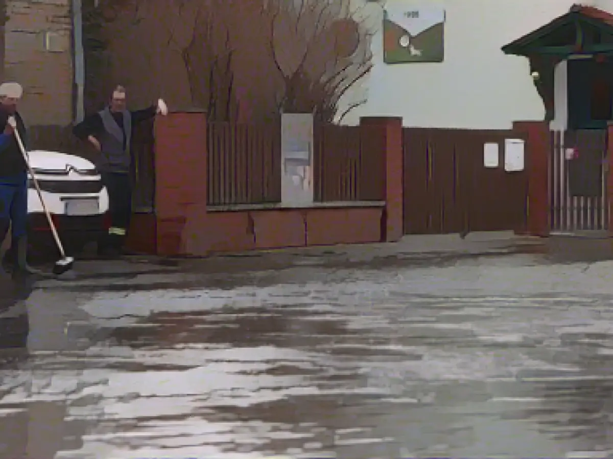 Flood situation remains tense - less rain