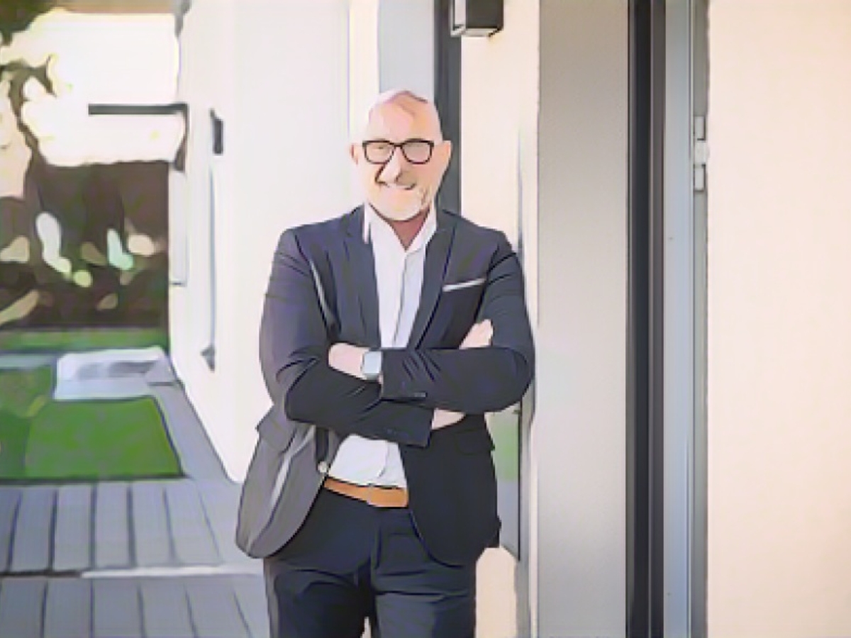 Bosses lure skilled workers with golden conditions