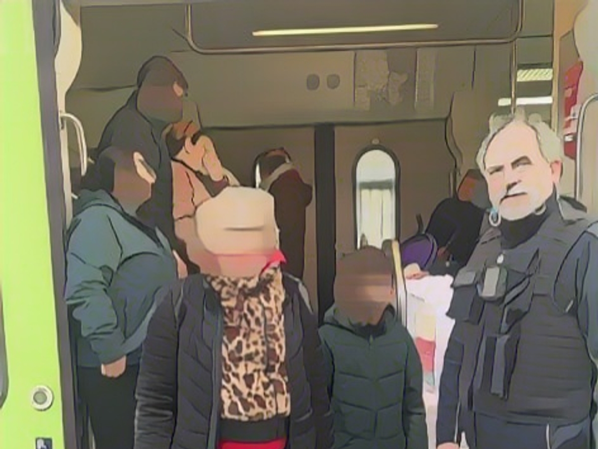 Mother forgets son (10) on the train