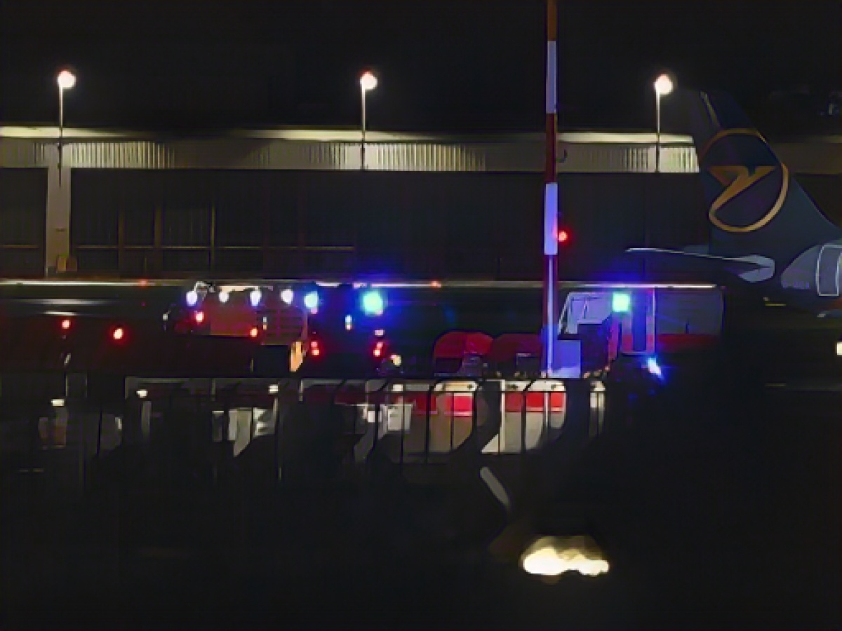 Hamburg airport closed - armed man breaks through gate