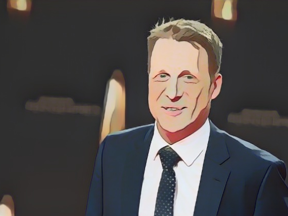 Oliver Pocher taunts Amira live on TV