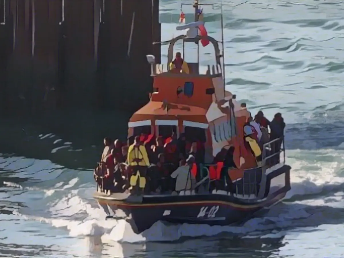 French helpers rescue more than 200 migrants in distress in the English Channel