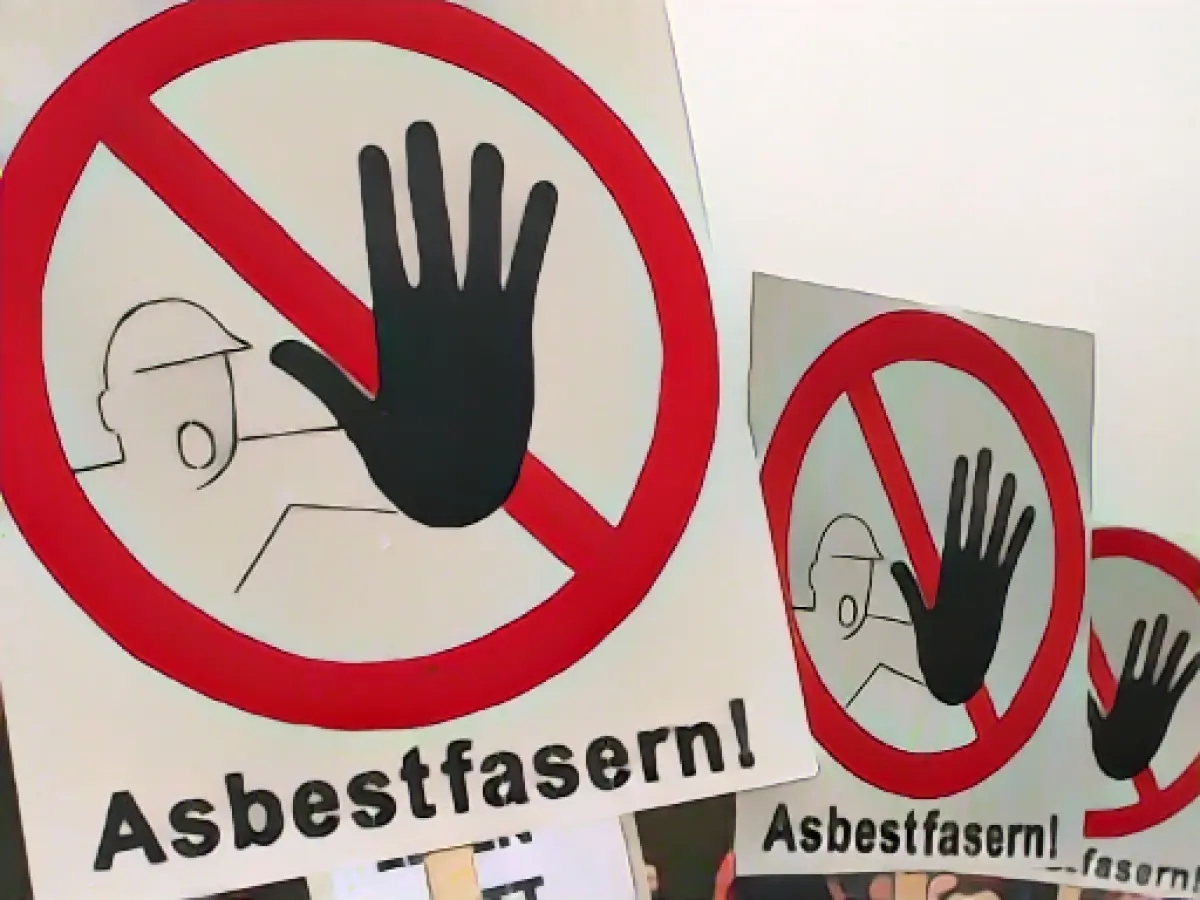 IG Bau: Danger of large quantities of asbestos in buildings
