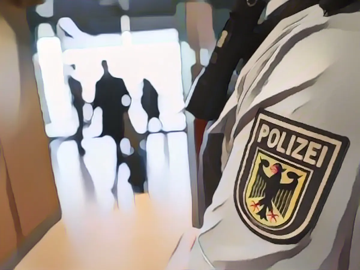Six arrest warrants executed at Frankfurt Airport