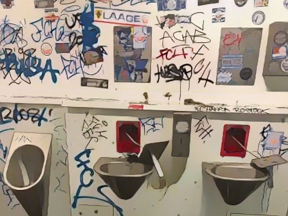 Hansa hooligans vandalize stadium toilets