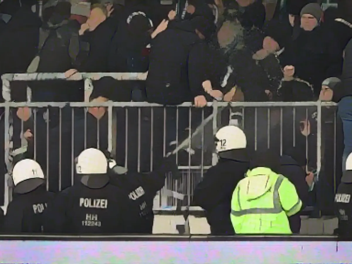 Hamburg rejects going it alone on riot costs