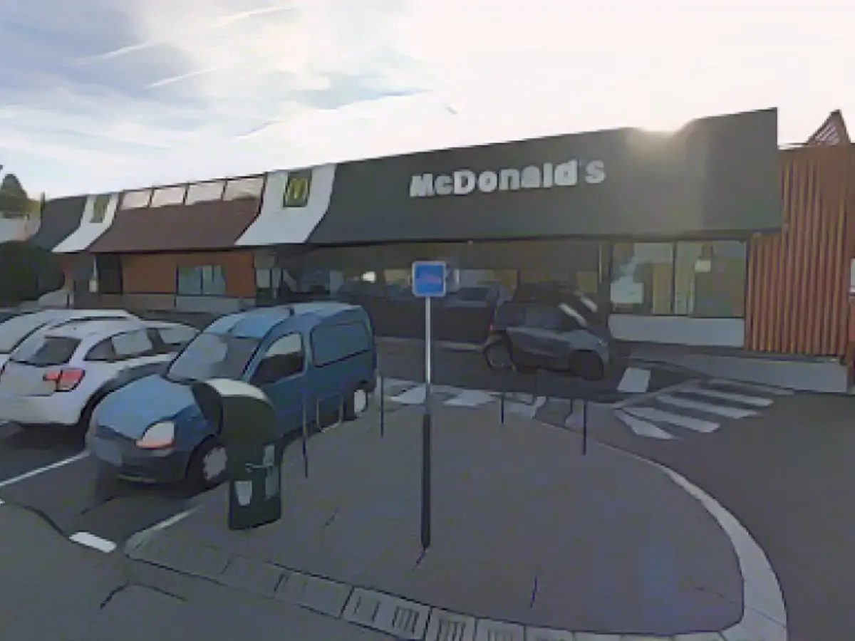 Kalashnikov murder in front of McDonald's