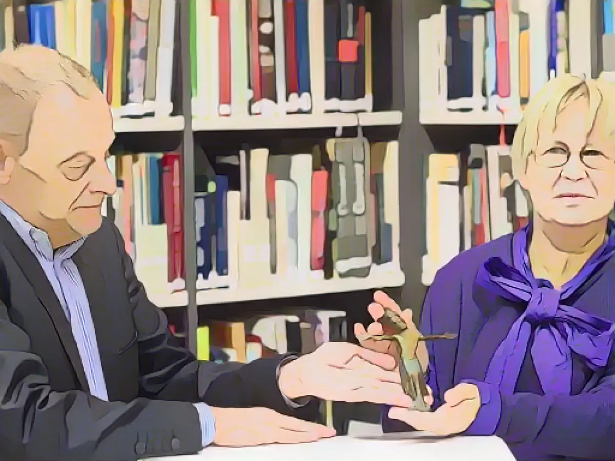 Crucifix returned to heirs of Jewish art collector