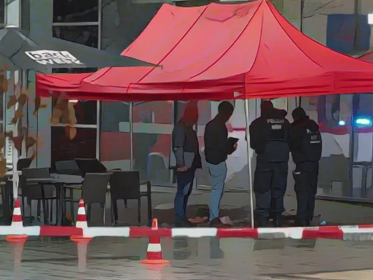 Shots fired in pedestrian zone - police stop armed man