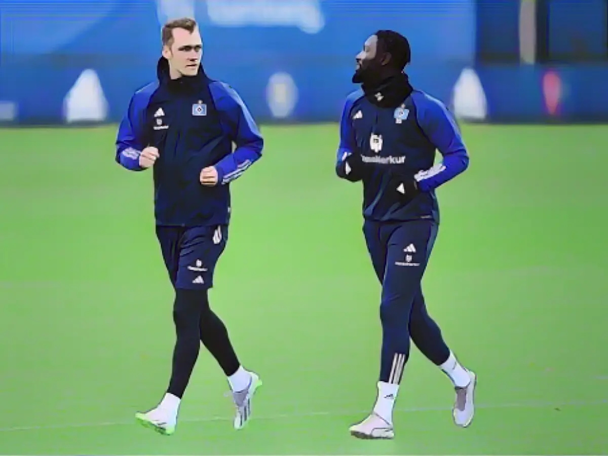 Schonlau back on the pitch