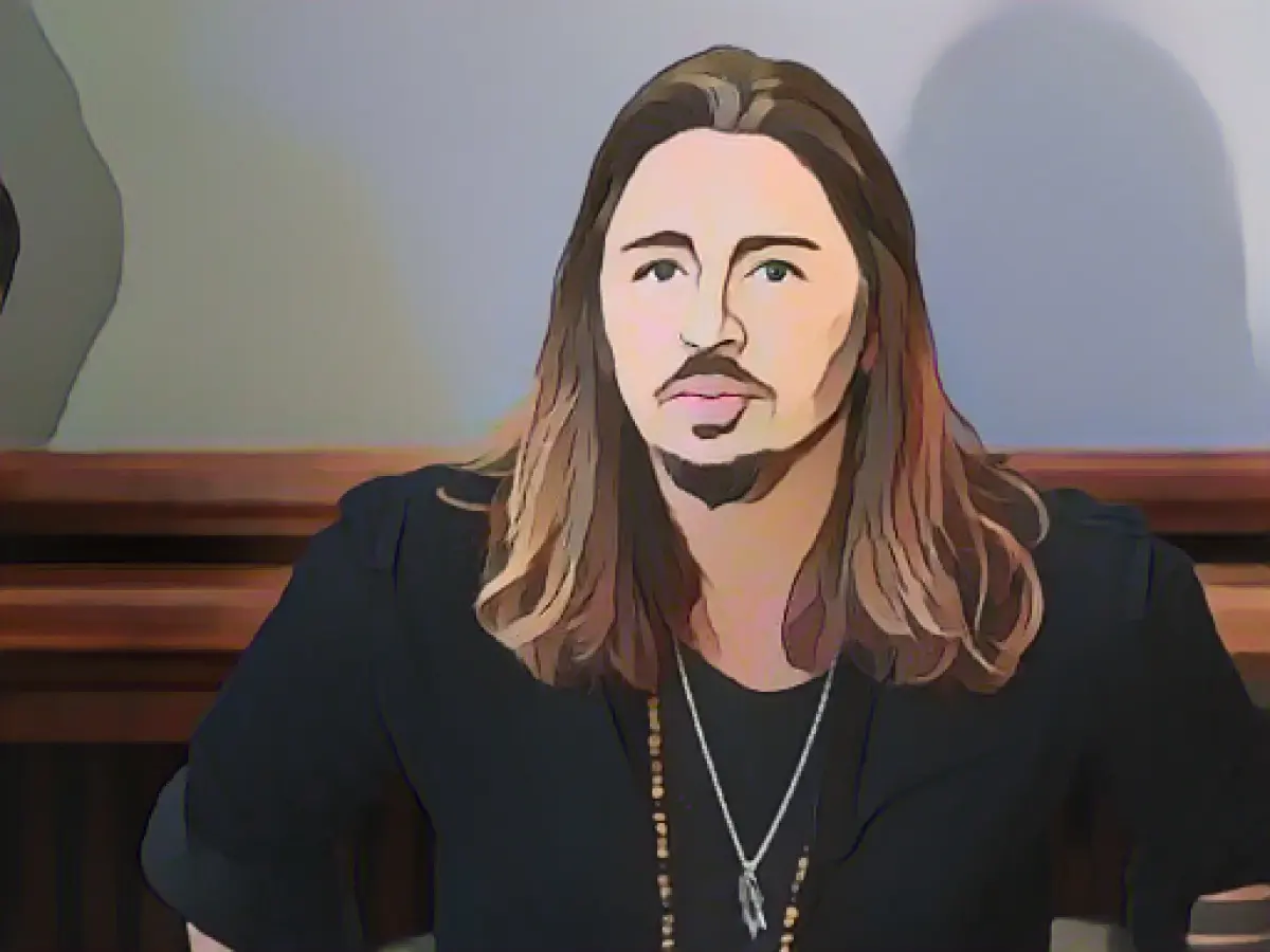 Ofarim trial: Star of David was not visible in the hotel