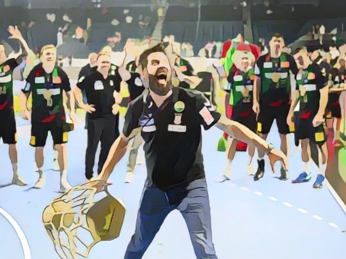 That's how little star coach Wiegert sleeps per night!