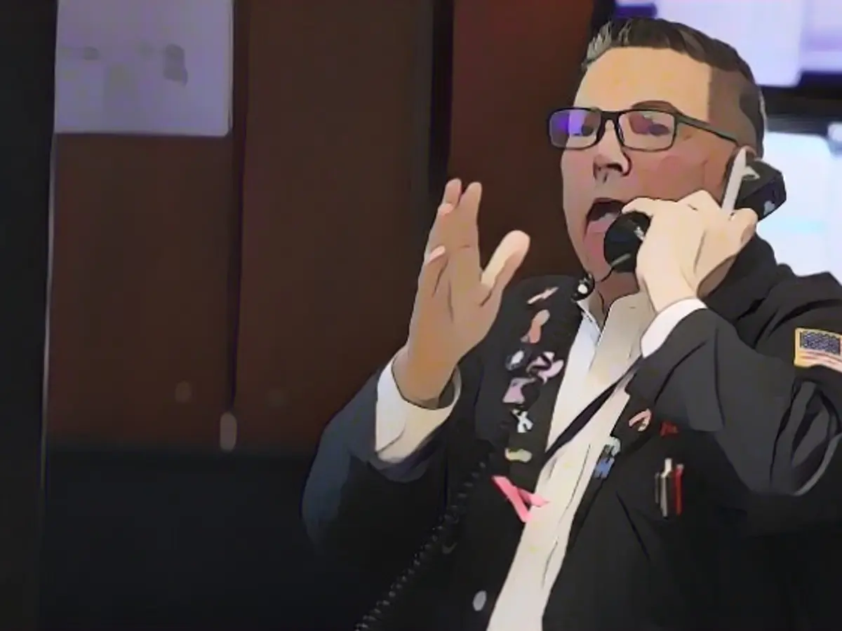 US stock markets remain in the green