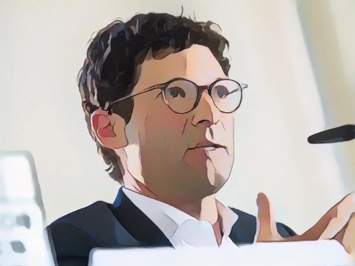 Author Ronen Steinke reads on the subject of anti-Semitism