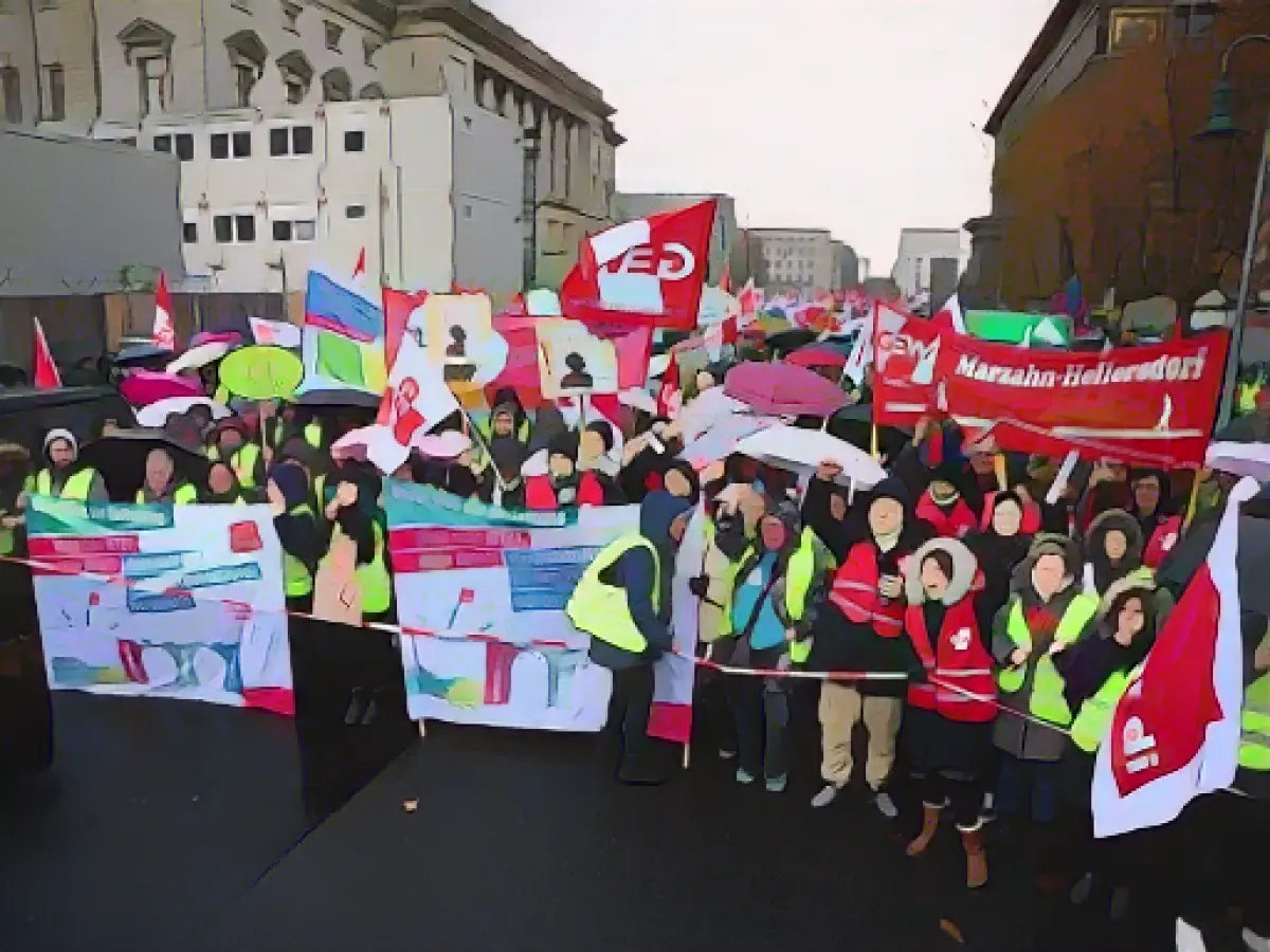 Trade unions: 3000 public sector employees on warning strike