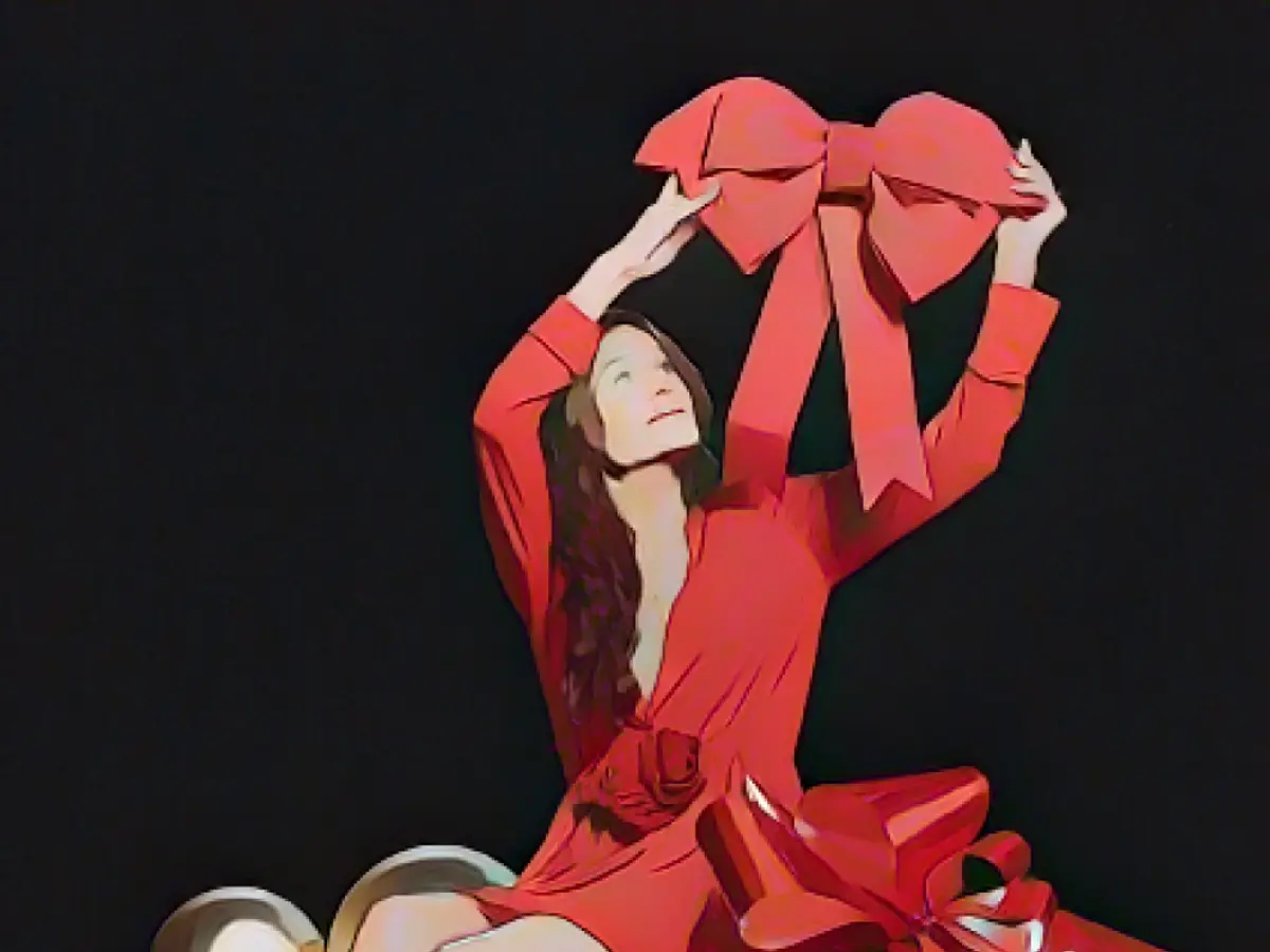 16 men sit under the tree at the Berg