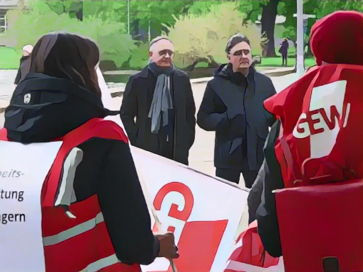 Warning strike schools and vocational schools: 8000 teachers called out