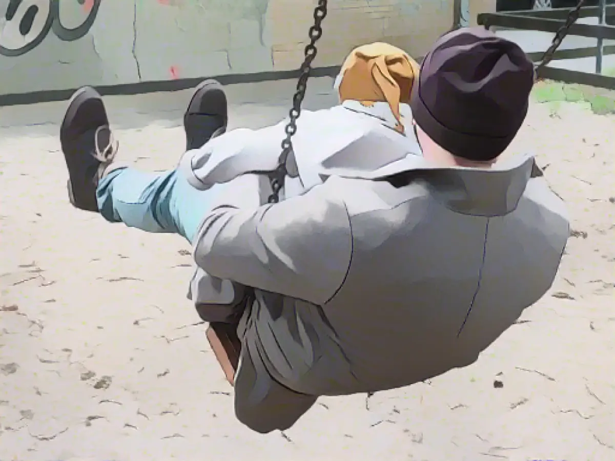 Income limit for parental allowance to fall gradually