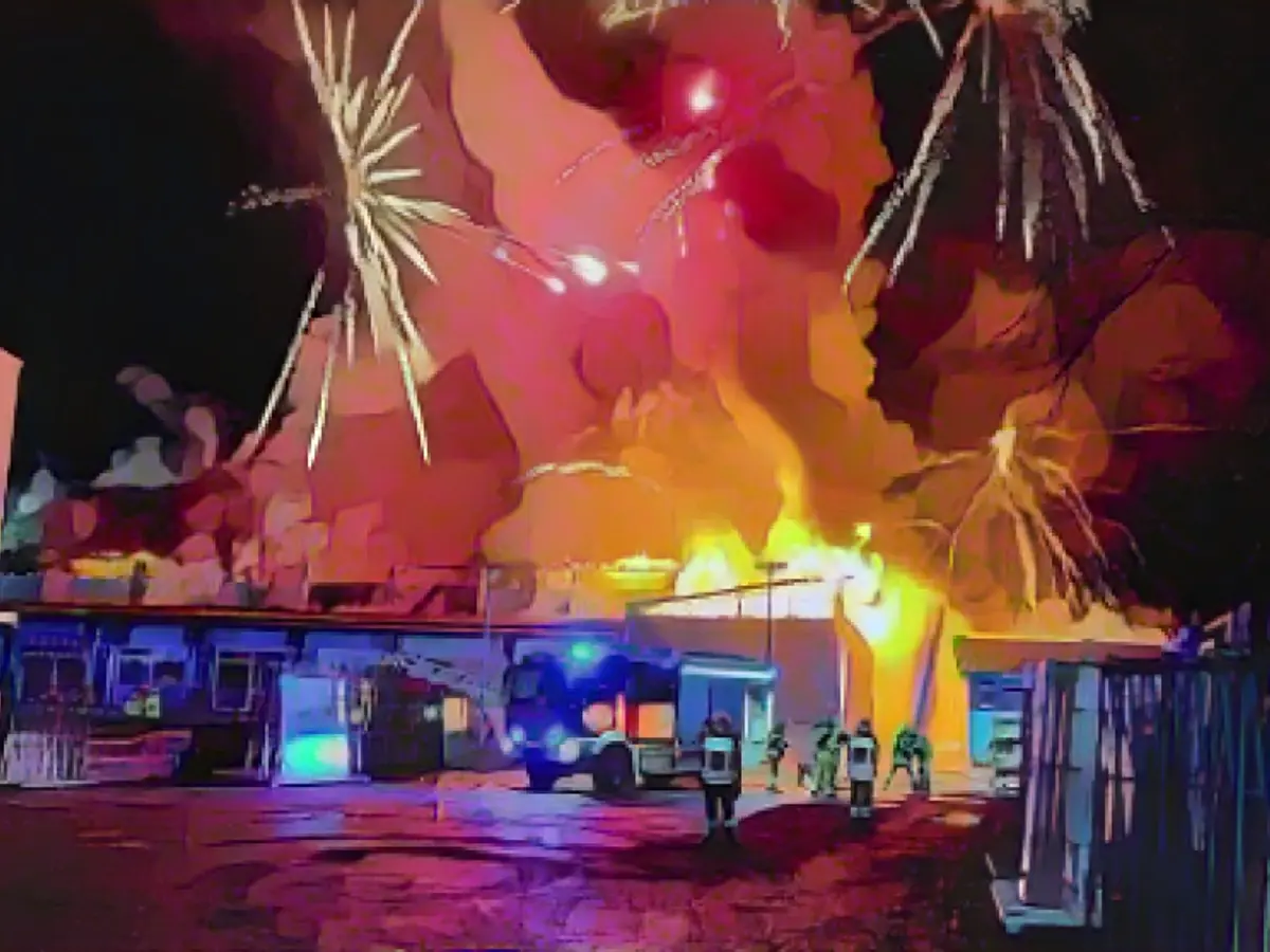 Police puzzle over fireworks during major fire