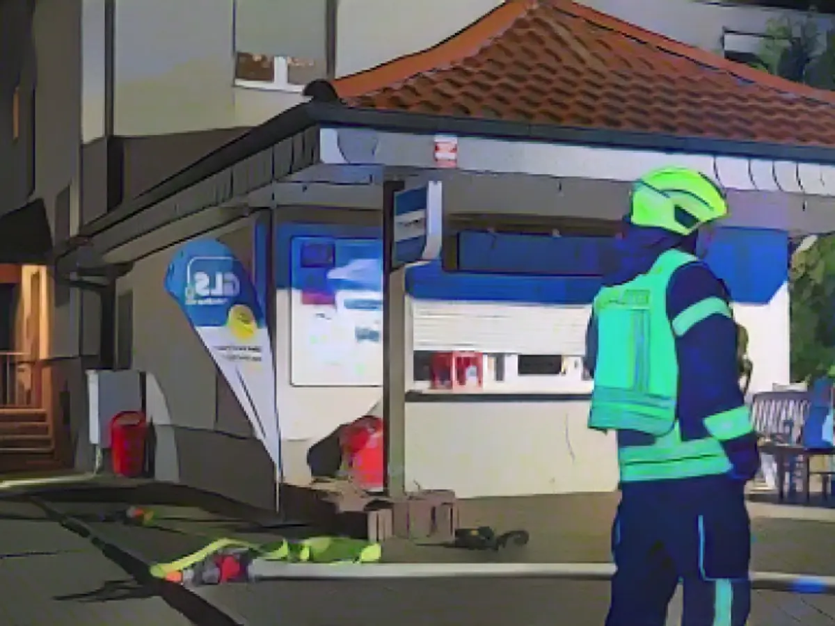 Kiosk vendor was seriously injured in the smoke