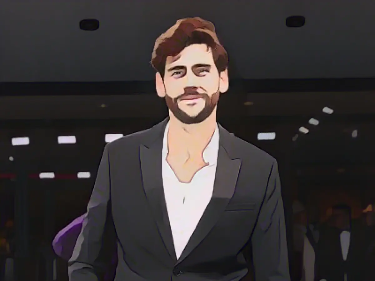 This is singer Álvaro Soler