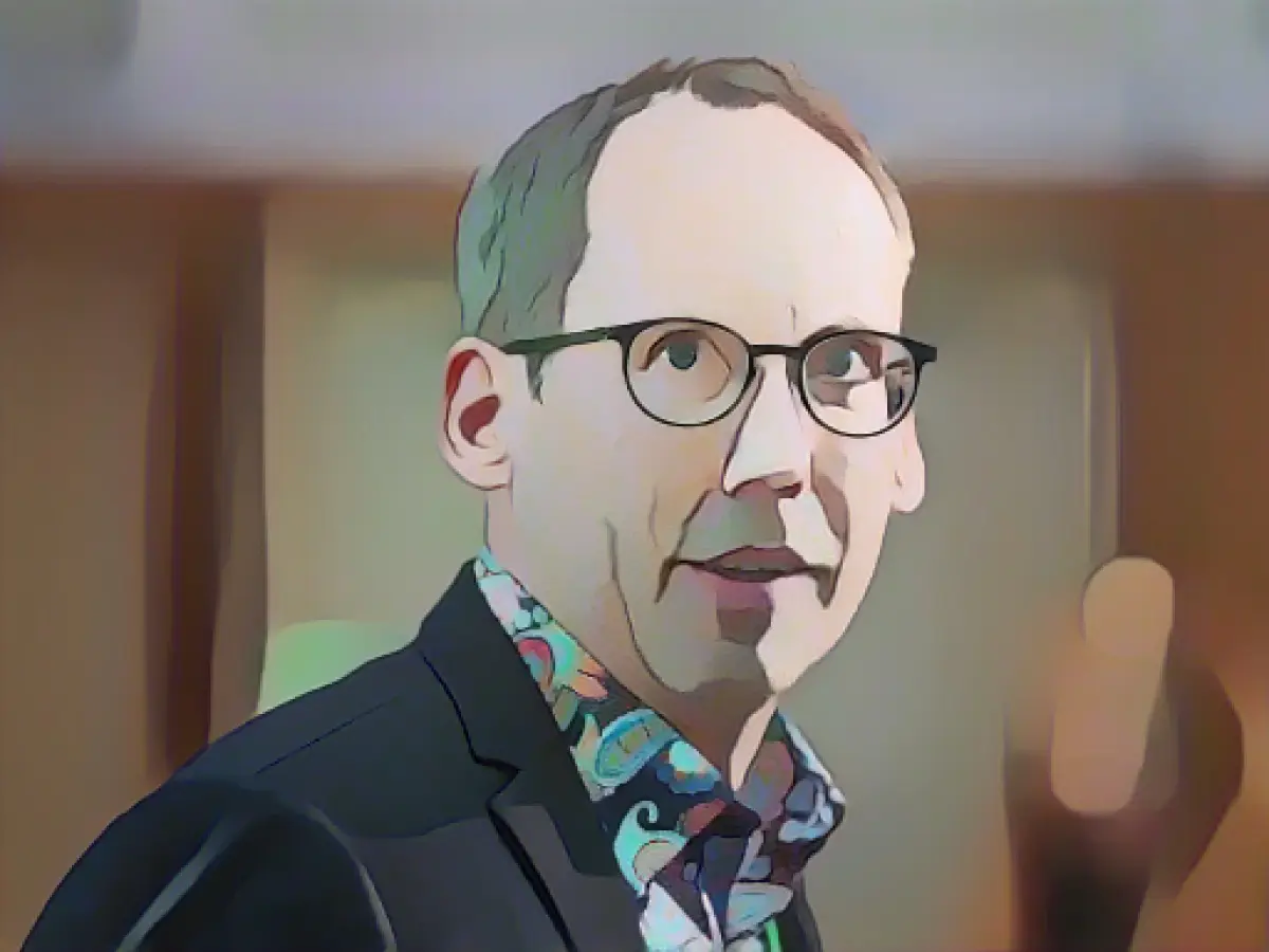 Klose in favor of comprehensive reform of long-term care insurance