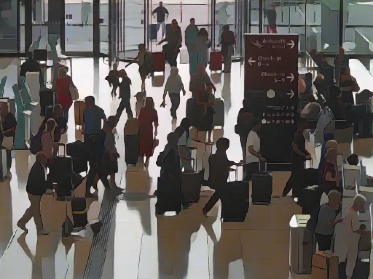 BER entrance hall evacuated due to fire alarm - fire department checks