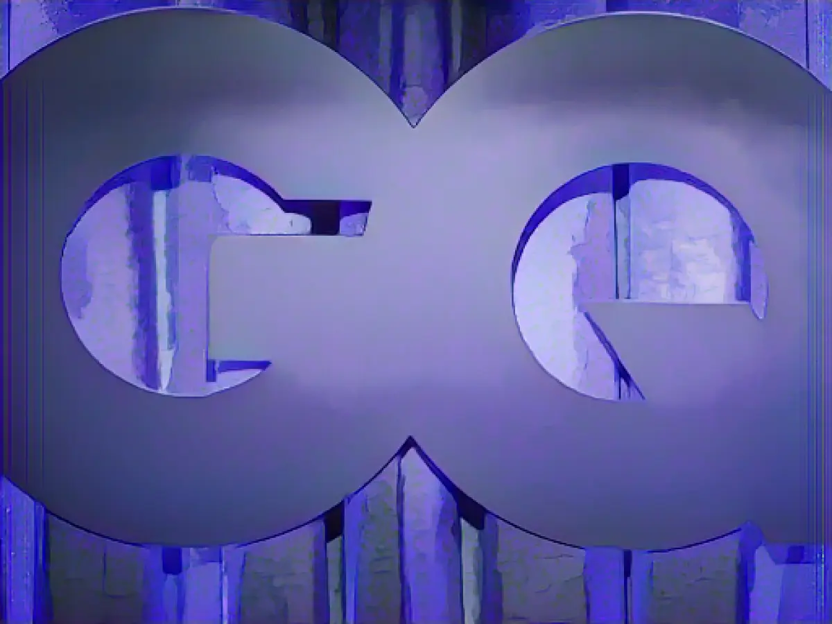 "GQ" honors performance artist Abramović as an art icon