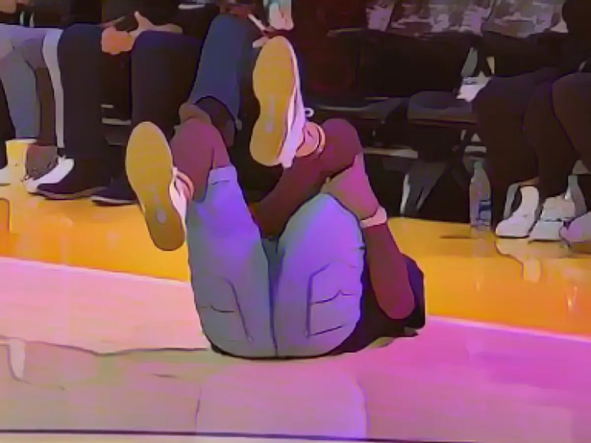 Lakers fan injured in 55,000 dollar throw