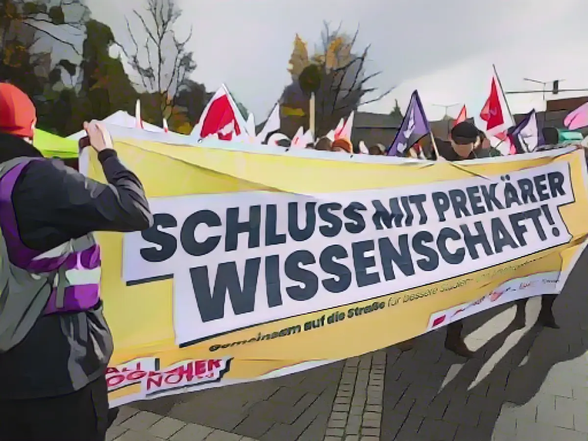 Hundreds demand collective agreement for student assistants