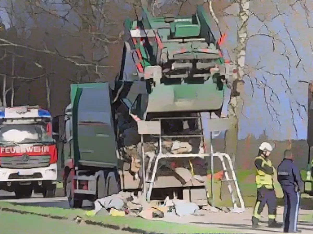 Worker (49) dies in garbage loader