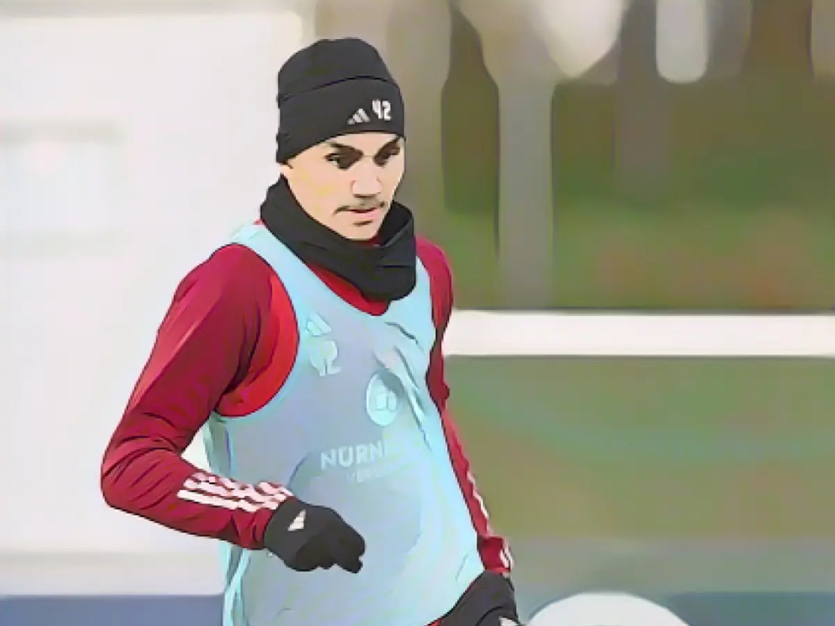 Club jewel Uzun celebrates buddy Yildiz