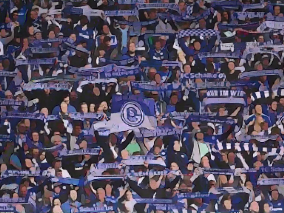 Schalke fan gets a complaint because he doesn't like BVB