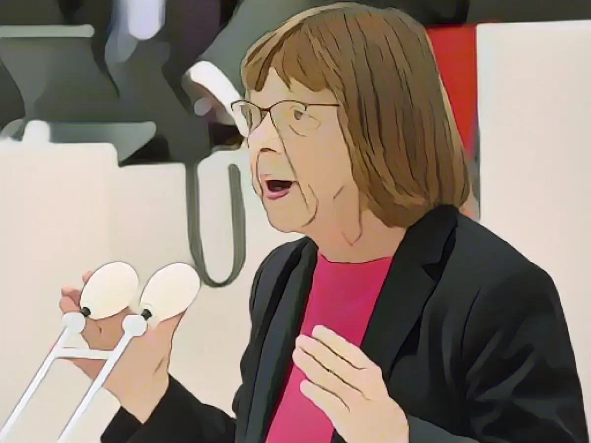 Minister calls for more cooperation between hospitals