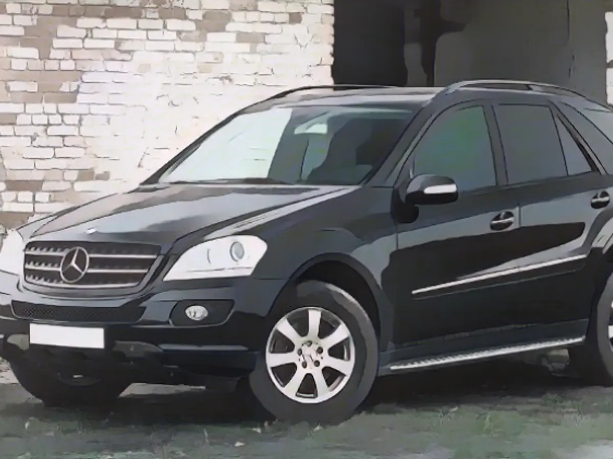 Police in Delmenhorst looking for getaway Mercedes