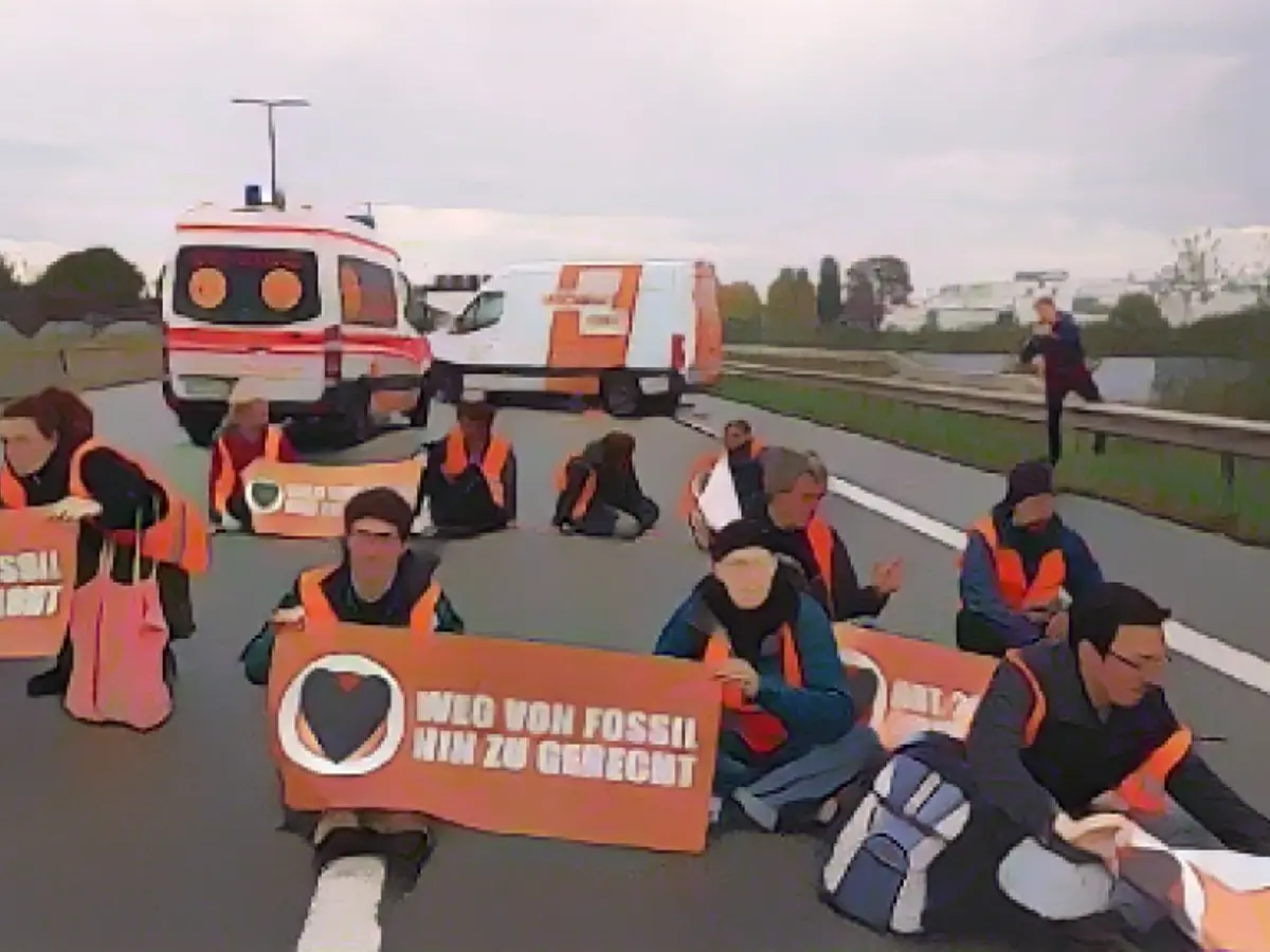 Leadership of the climate criminals falls apart