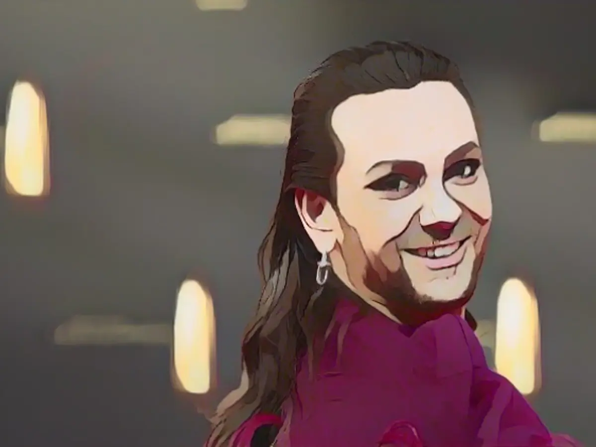 Riccardo Simonetti announces engagement