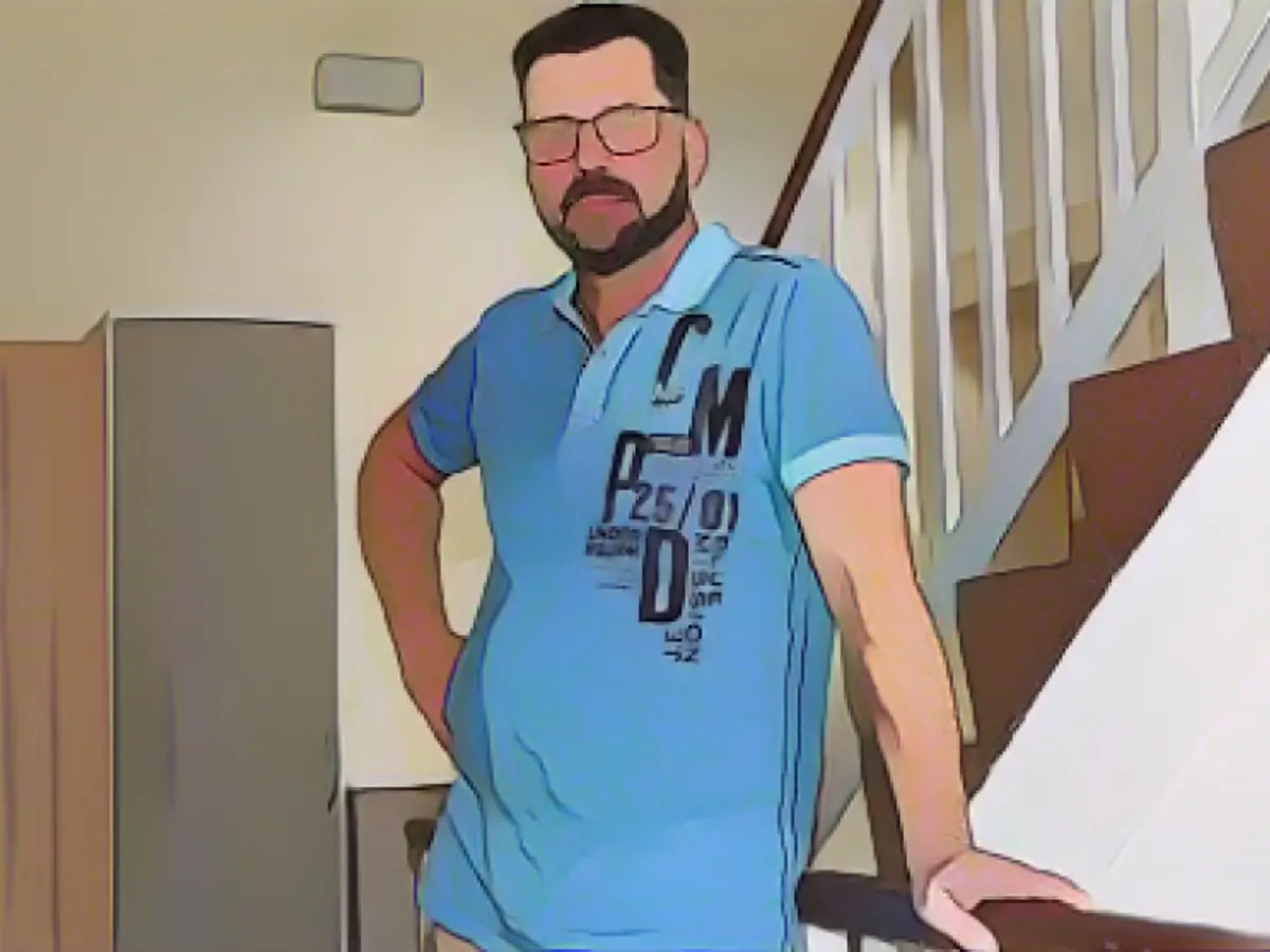 Paramedic stabbed in the hallway